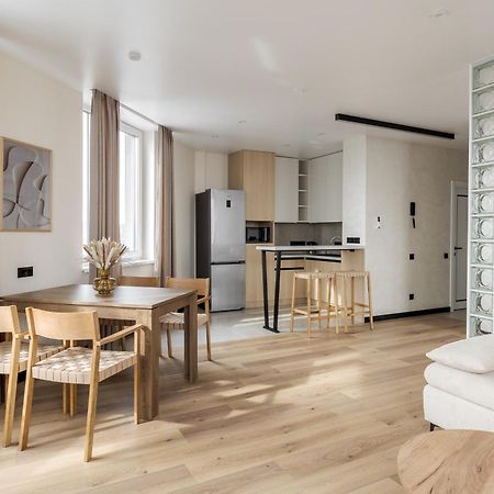 77 Views Apartments By Inshi Lviv Exterior photo