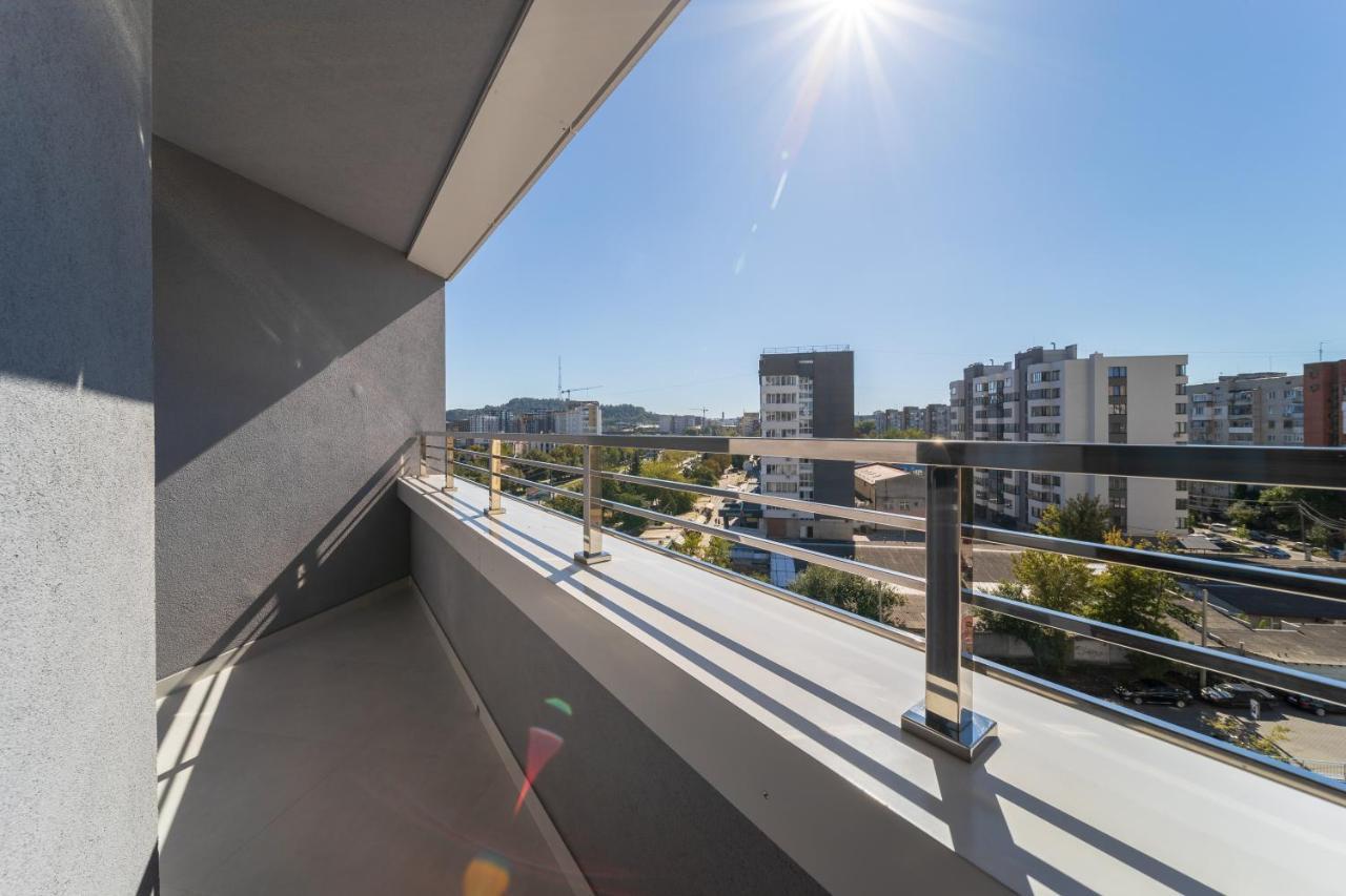 77 Views Apartments By Inshi Lviv Exterior photo