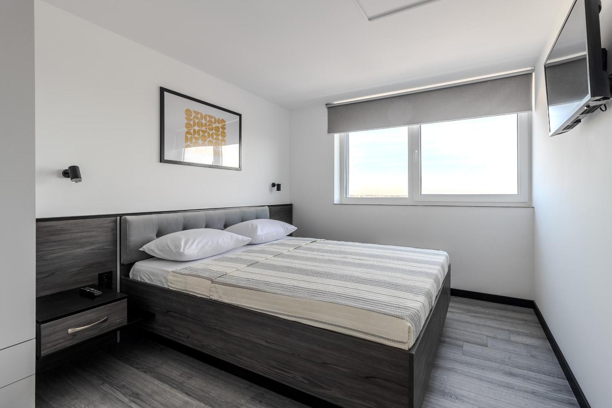 77 Views Apartments By Inshi Lviv Exterior photo