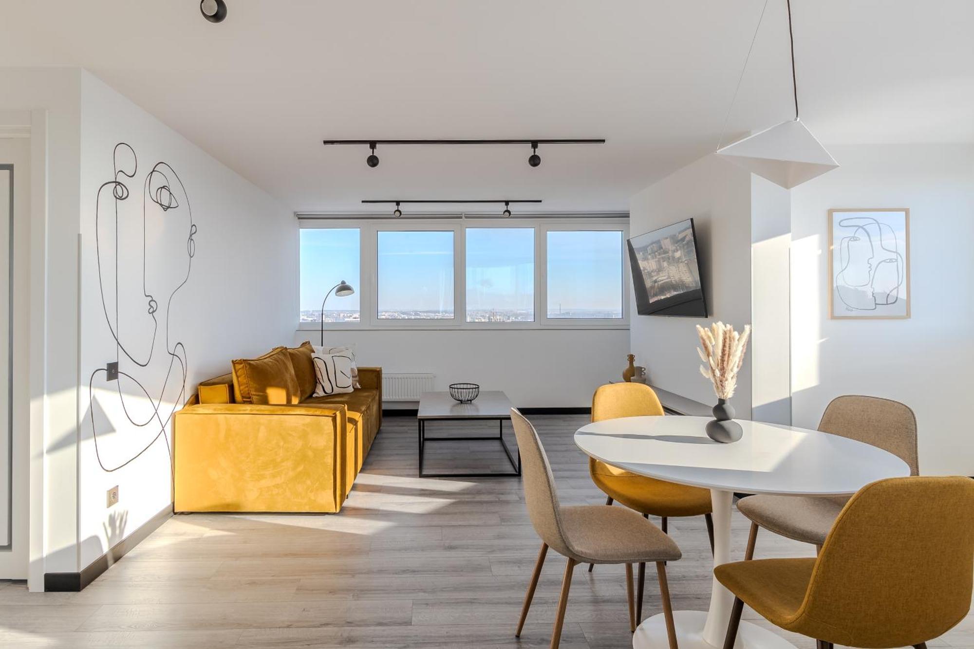 77 Views Apartments By Inshi Lviv Exterior photo