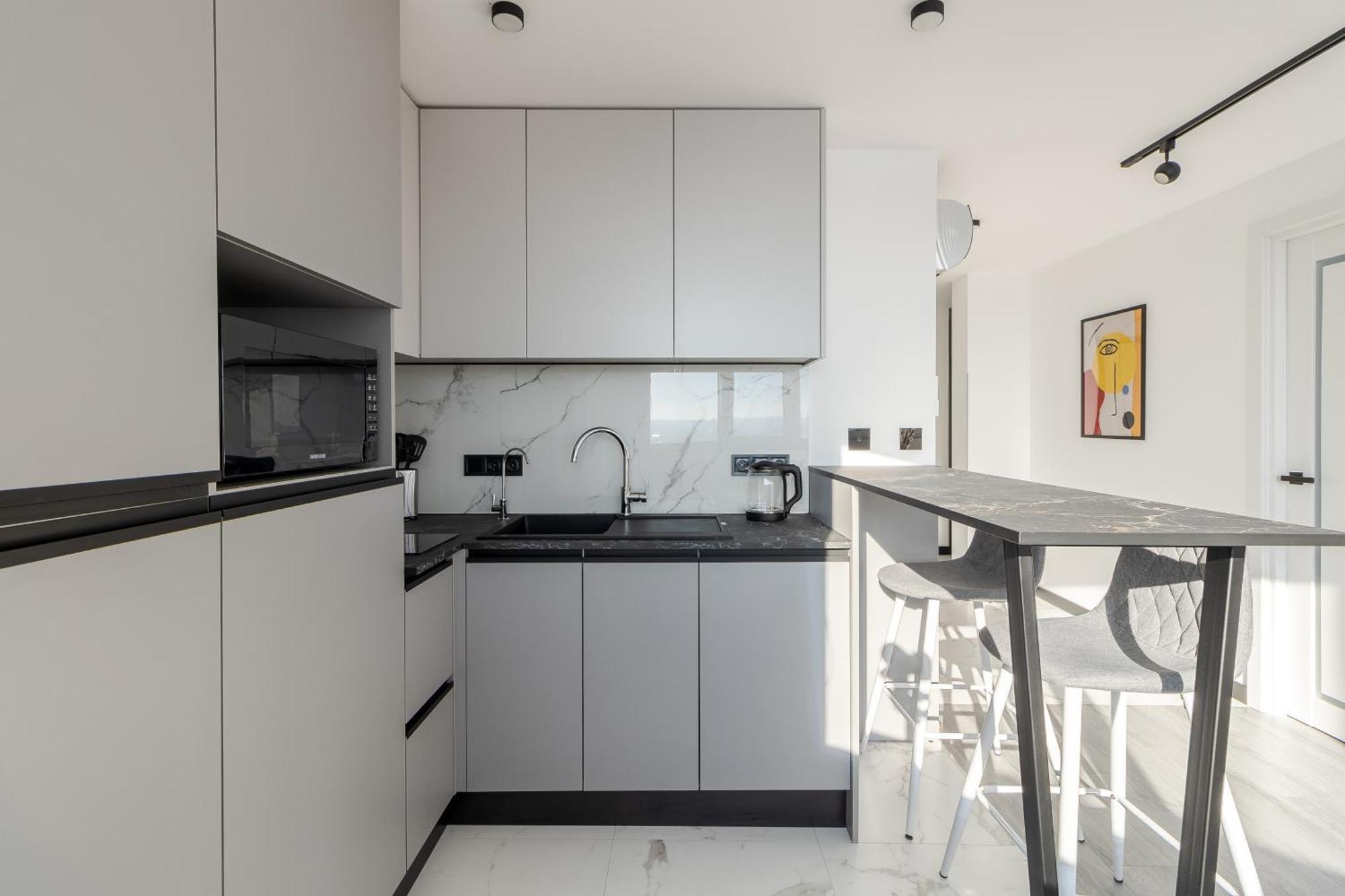 77 Views Apartments By Inshi Lviv Exterior photo