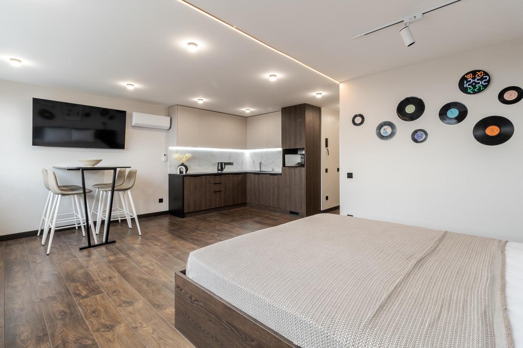 77 Views Apartments By Inshi Lviv Exterior photo