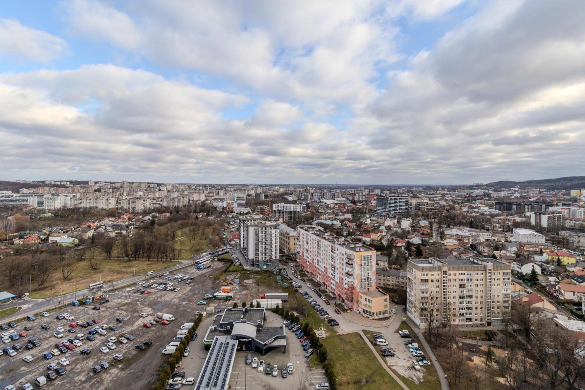 77 Views Apartments By Inshi Lviv Exterior photo