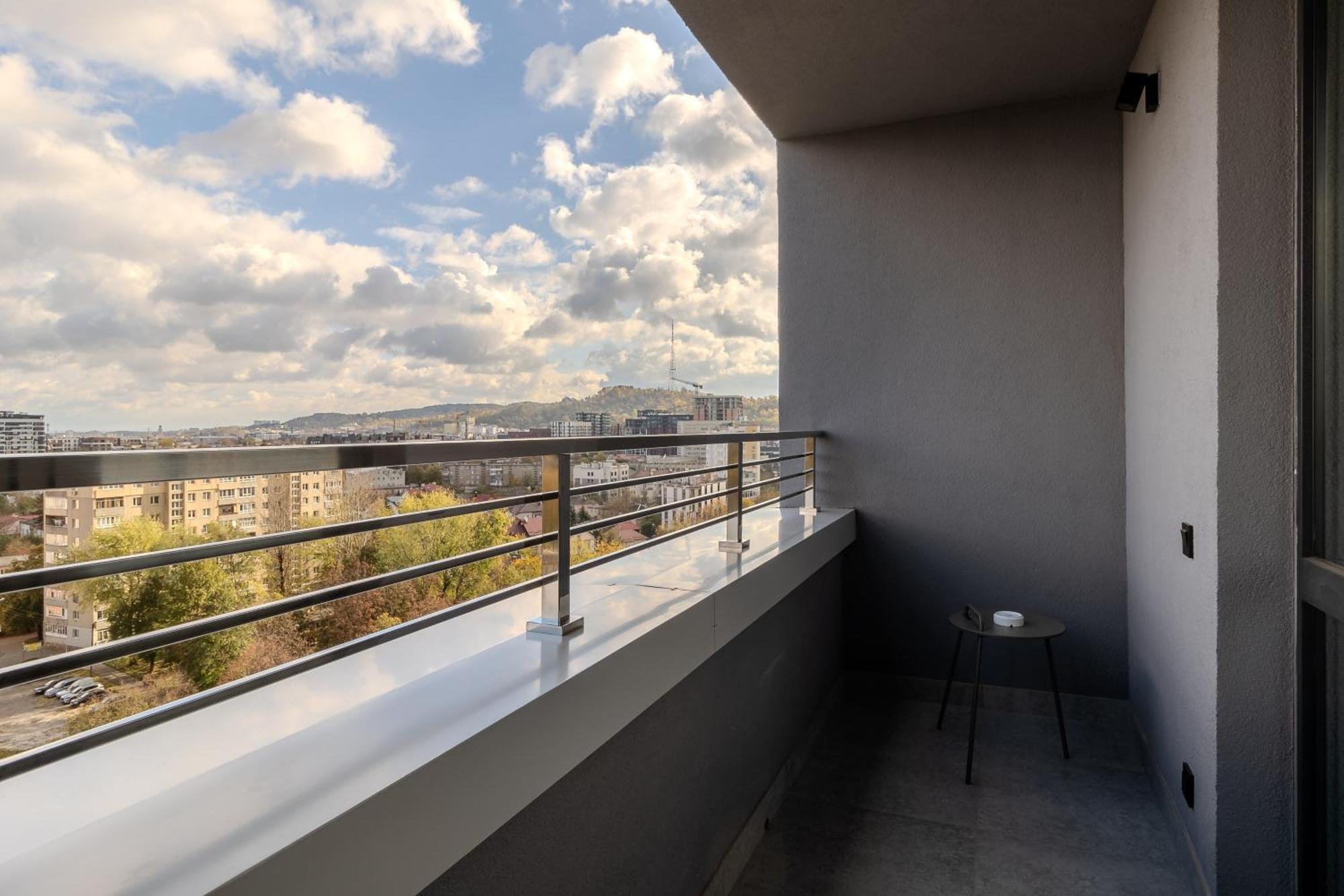 77 Views Apartments By Inshi Lviv Exterior photo
